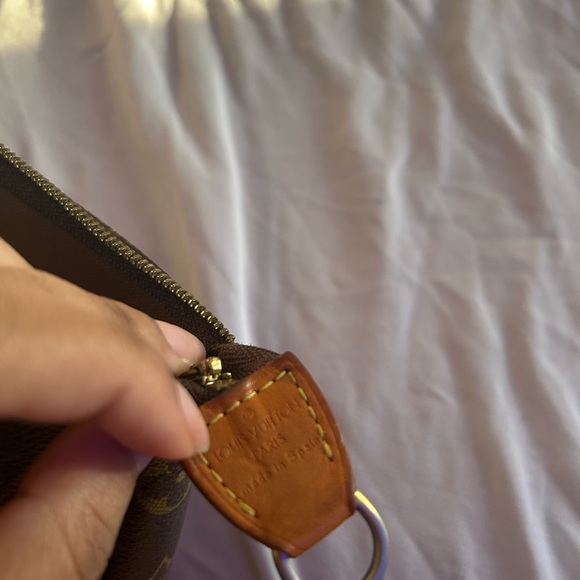 Louis Vuitton Black and Gold Monogram Wristlet - Picture 4 of 9